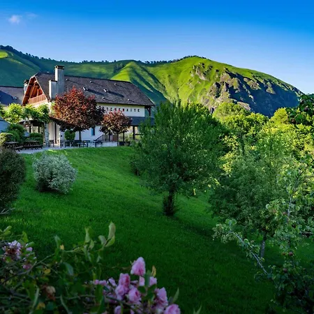 Hotel Logis Etchemaïté Larrau
