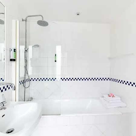 Logis Etchemaite Hotell
