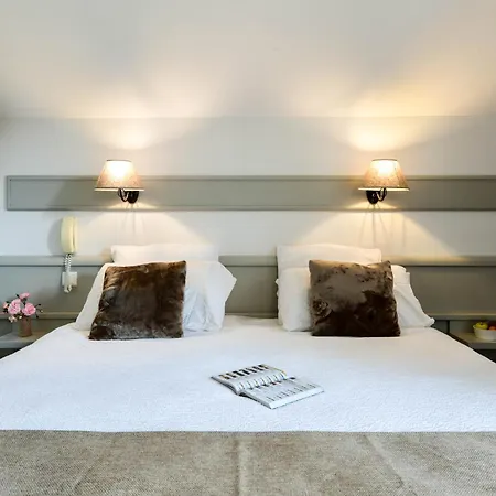 Hotel Logis Etchemaïté 3*