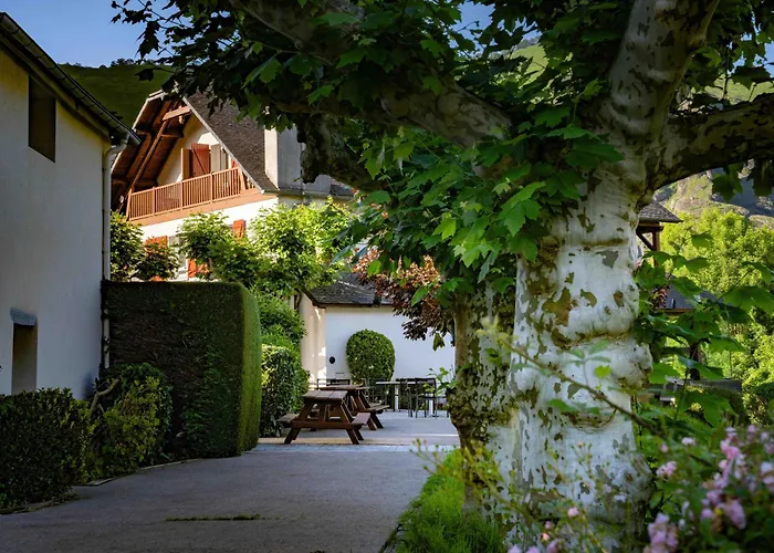 Logis Etchemaite Hotel