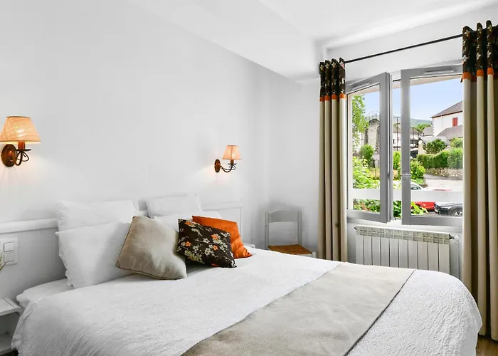 Logis Etchemaite 3* Larrau